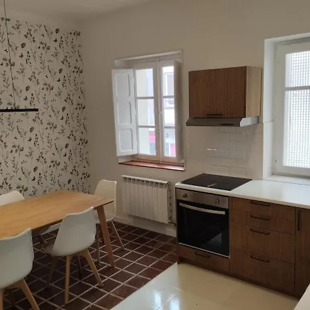 Apartment Amplio Piso En Casa Historica En Primera Planta Sabinanigo